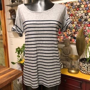 Gap brand size medium . Great short sleeve top .